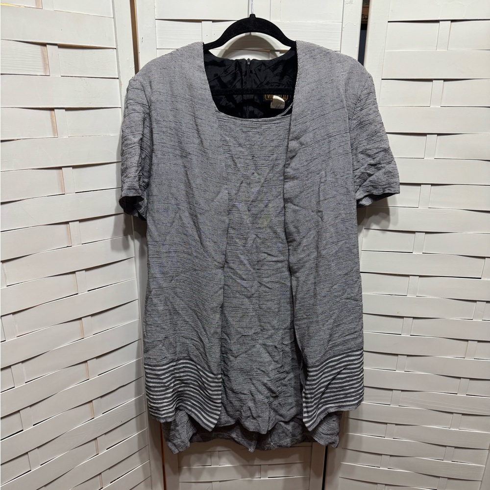 Virgo II Gray Short Sleeve Dress with attached Shall